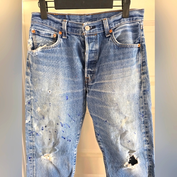 Vintage Levi's Distressed Jeans - Picture 2 of 9